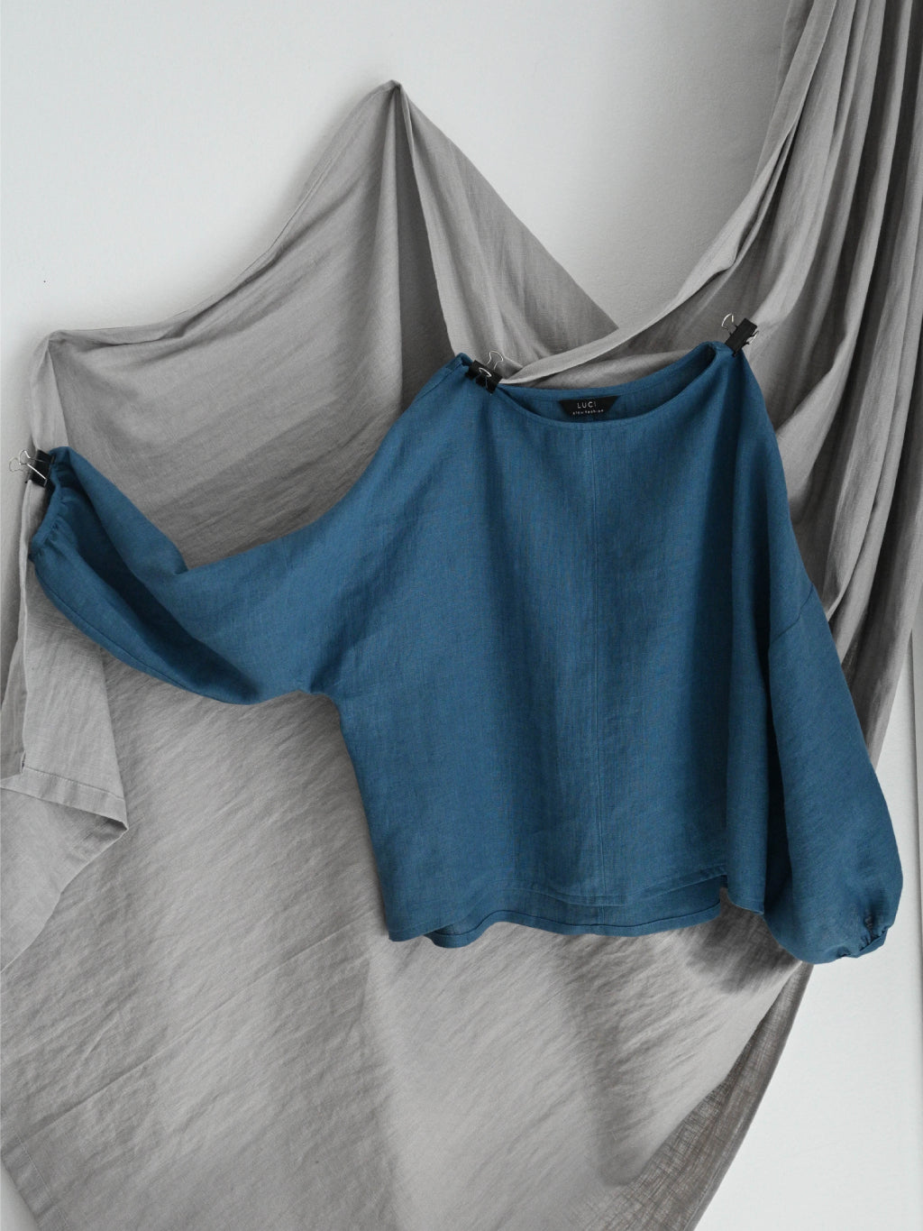 Puffy sleeves blouse