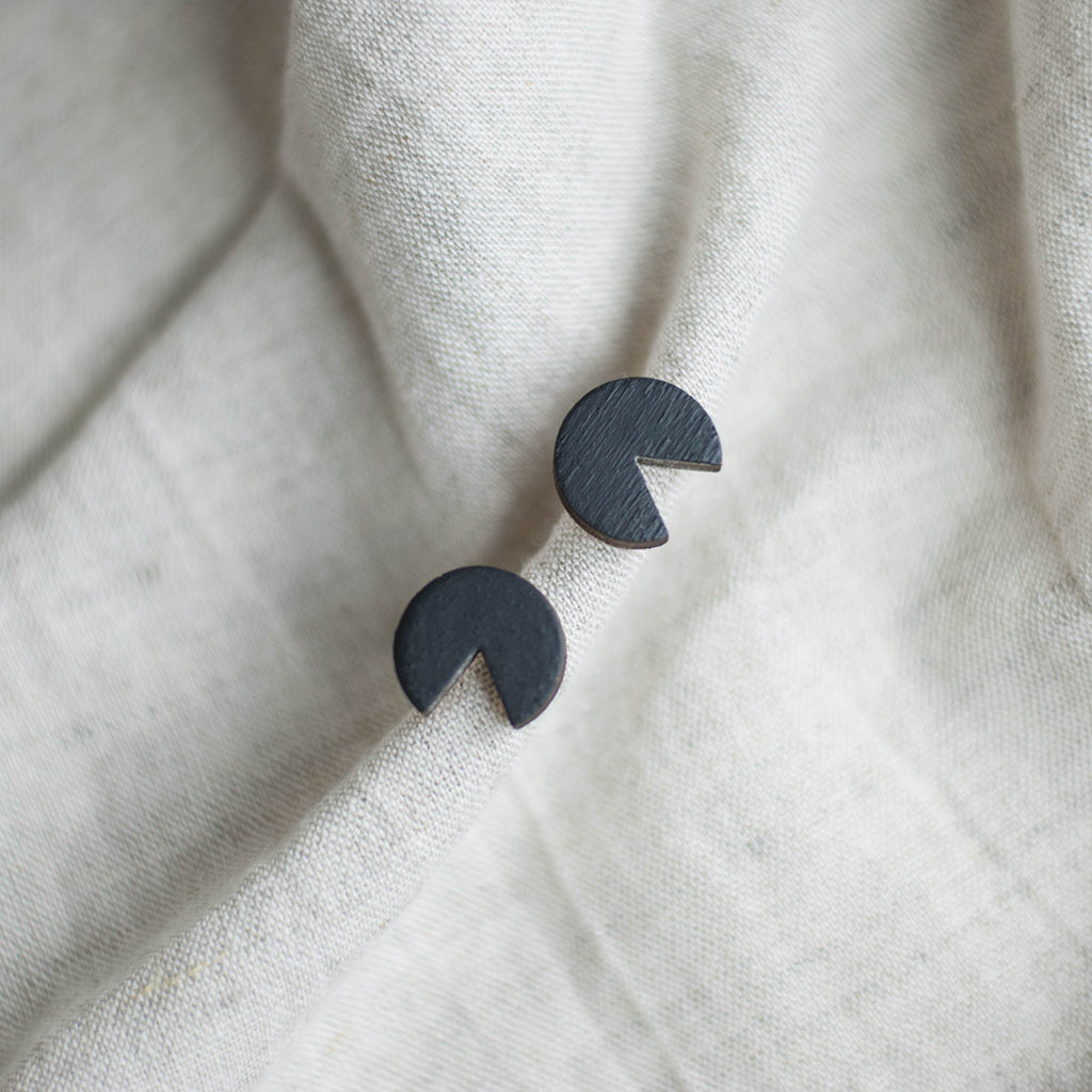 Minimal stud earrings | Cut out circle jewelry 