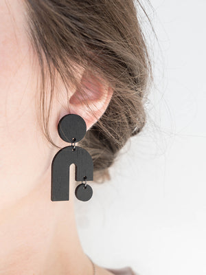 Minimal drop earrings | tiny circle
